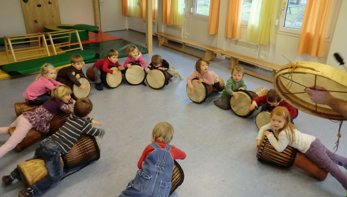 children drumming