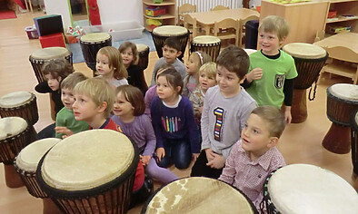 children drumming