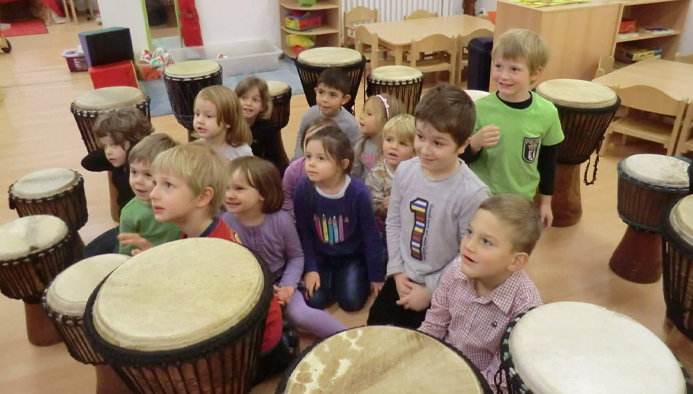 children drumming